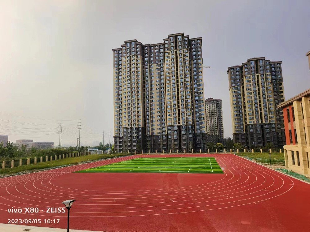 塑胶跑道.jpg